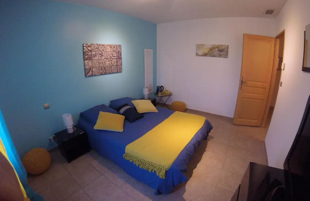 Aux Portes de la Camargue-1